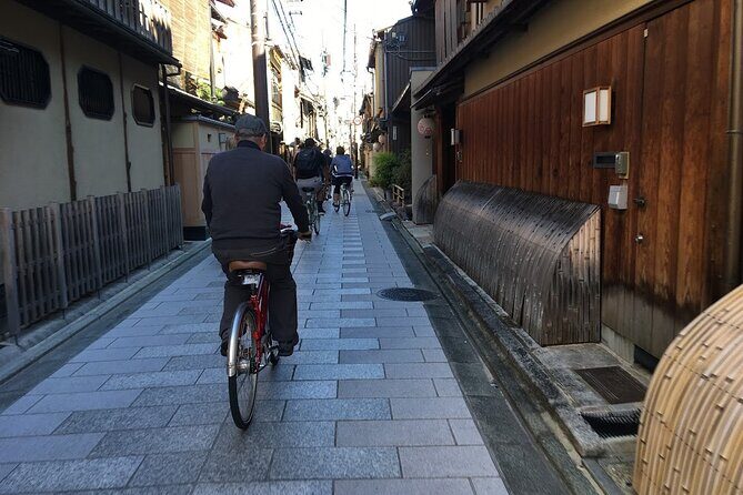 Explore Hidden Alleyway with a Local Expert (Morning tour) - Miyagawacho Kaburenjo: that calm, old-Kyoto alley feel