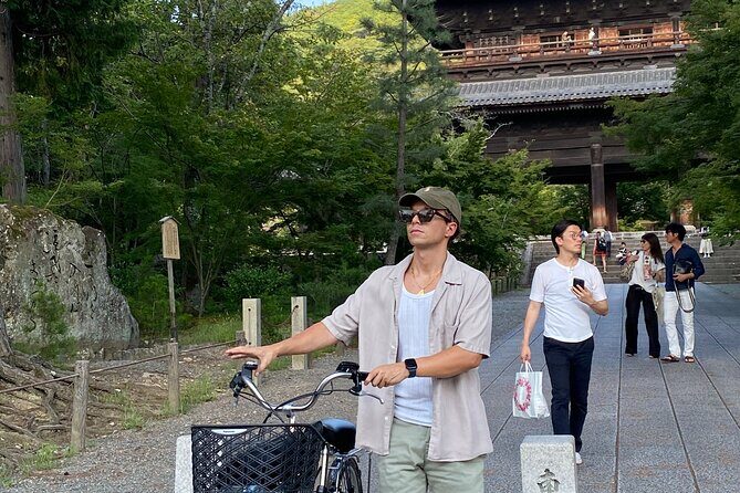 Explore Hidden Kyoto by E-Bike: Private, Scenic & Fun - Chion-in’s Sanmon gate: the size you notice first