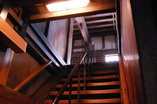 Explore Himeji Castle a Guided Walking Tour - Stairs, stamina, and how to make the tour easier on yourself