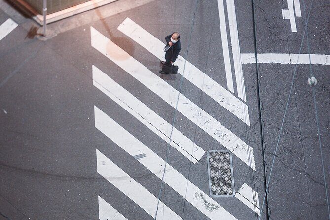 Explore Unique Tokyo Streets / Learn with a Pro Photographer - Weekdays and salaryman culture: photographing people with context