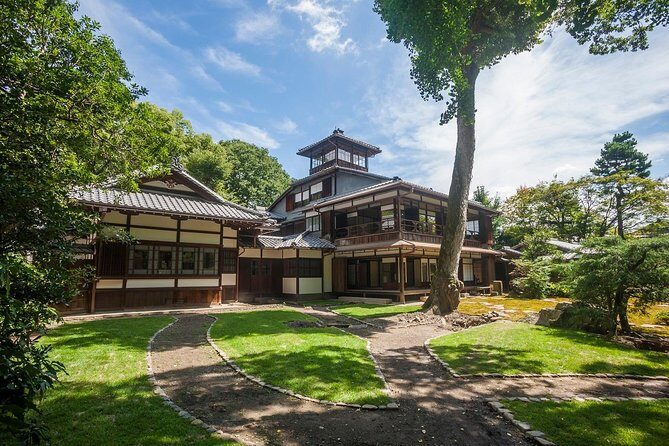 Family Mitsui House Museum with green tea admission ticket - Enjoying matcha on tatami: the calm “living room” moment