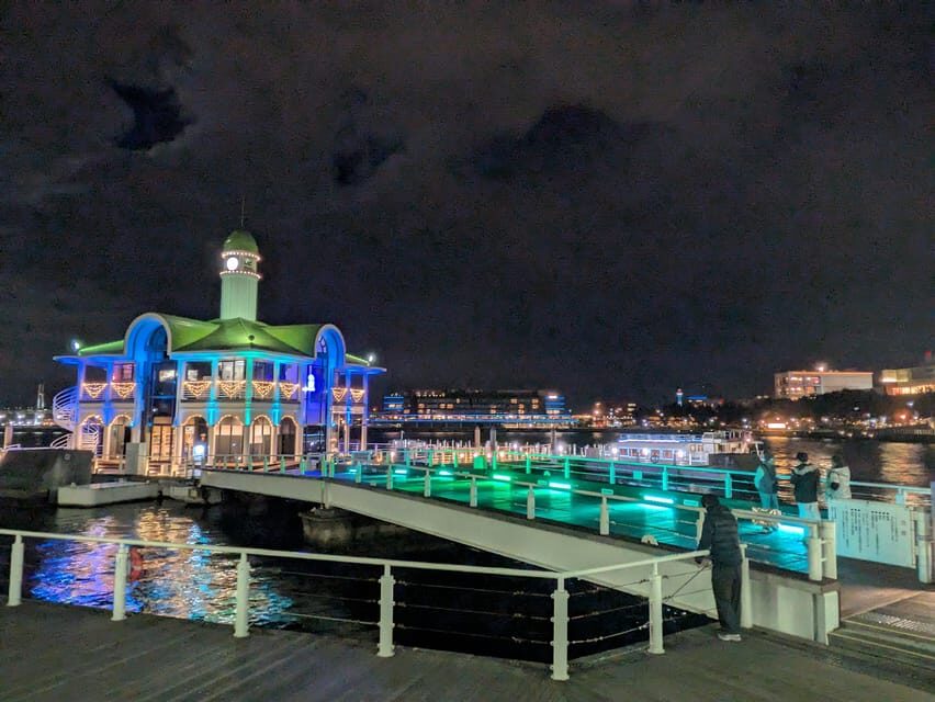 'Feel Yokohama!'Private tour in English - From the Harbor to Red Brick: What the waterfront stops really give you
