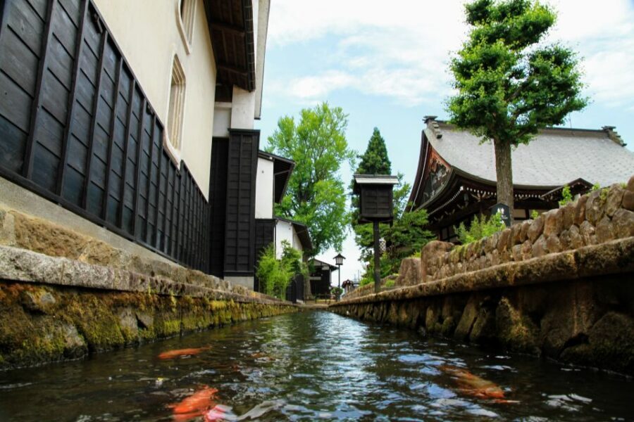 From Kanazawa: Shirakawago, Hida-Furukawa and Takayama Visit - Shirakawago: 2.5 Hours to See More Than the Postcard