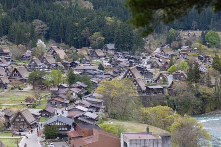 From Kanazawa/Toyama: Shirakawago and Takayama Day Tour - Pickup and drop-off: start in Kanazawa, Toyama, or Takayama