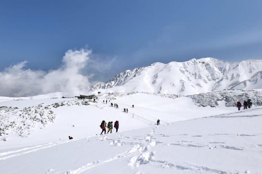From Kanazawa/Toyama: Snow Wall & Mysterious Valley Day Tour - The Oyama Shrine / Enma-do stop: Mt. Tateyama’s hell-and-heaven vibe
