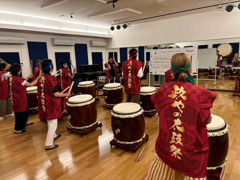 From Kyoto: Japanese Drum Taiko Workshop in Osaka - The finale: play together, then dress up for photos