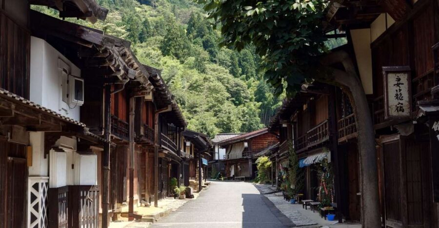 From Matsumoto/Nagano: Nakasendo Trail Walking Tour - From Matsumoto to the Kiso Valley: the ride sets the mood