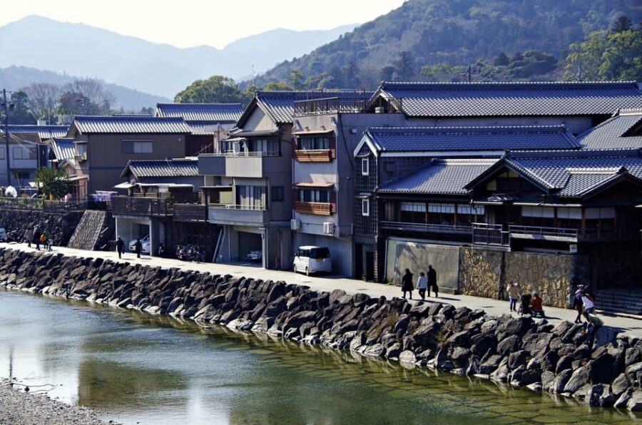 From Nagoya: Ise’s Sacred Shrines and Captivating Coastlines - Walking the Isuzu River: seasonal calm between stops