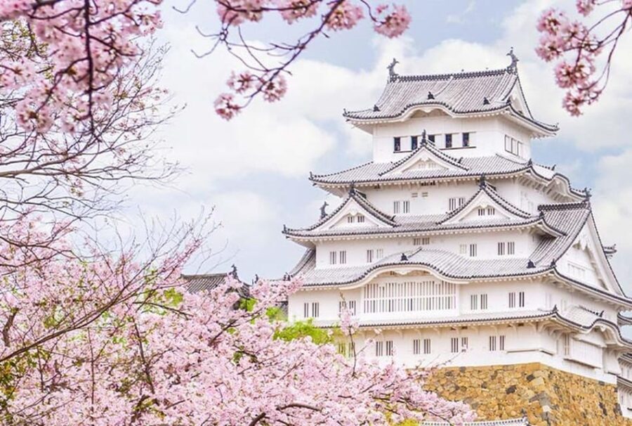 From Osaka: Himeji Castle, Arima Onsen & Mt. Rokko Day Tour - Karoyashiki-ato Park Lunch Break: Where the Day Resets