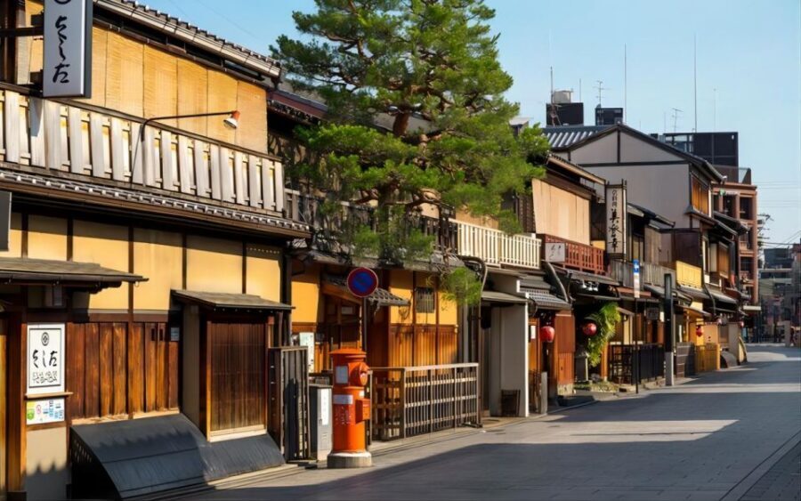 From Osaka: Private Customizable Day Tour to Kyoto - Yasaka Shrine: praying for good luck and resetting the mood