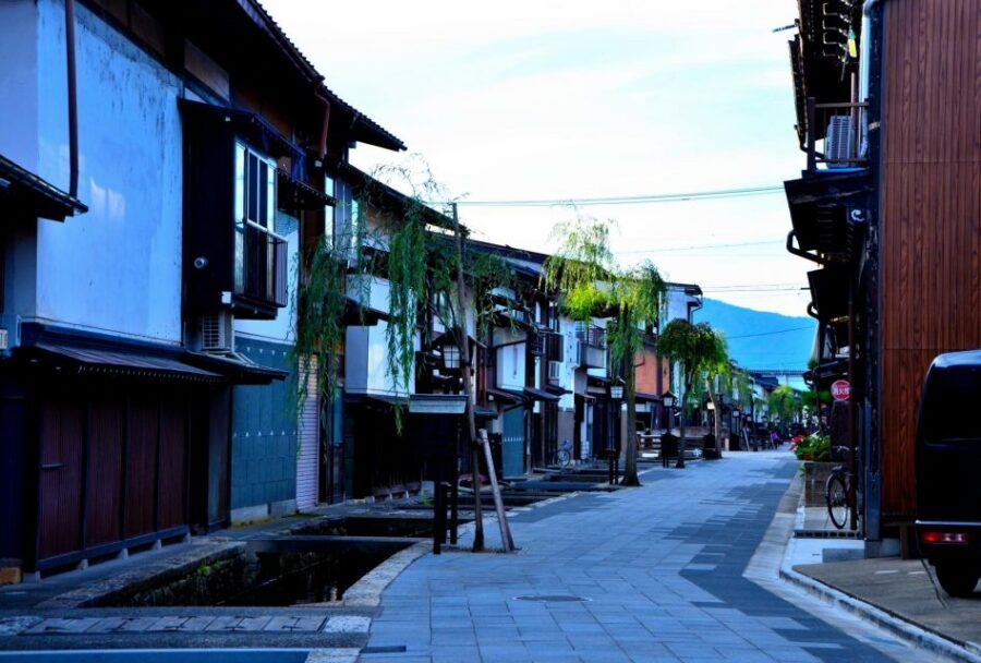From Takayama: Delve into Hida-Furukawa's Cultural Treasures - From Takayama station at 9:30 to Hida-Furukawa by 10:00