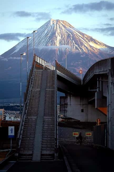 From Tokyo: 5 Best Mount Fuji Photo Spots Private Day Trip - Leaving Tokyo: Pickup, Ride Time, and Why It Matters