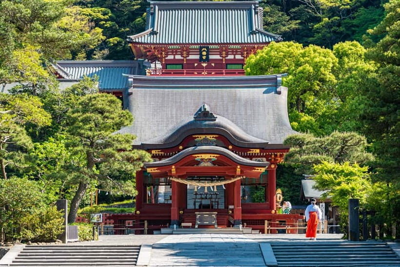 From Tokyo: Kamakura, Great Buddha, and Enoshima Bus Tour - Tsurugaoka Hachimangu Shrine: samurai atmosphere without the headache