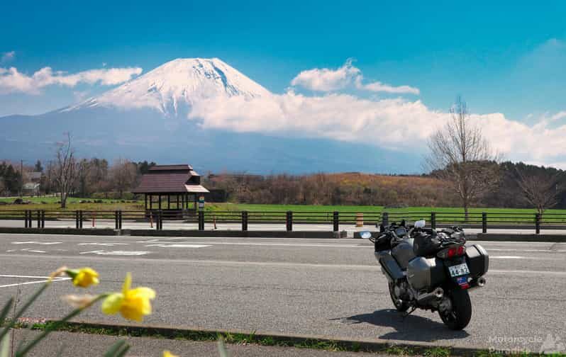 From Tokyo: Private Motorcycle Tour - Fuji, Hakone, Onsen - Stop-by-stop: Fuji viewpoints and Lake Ashi’s quiet contrast
