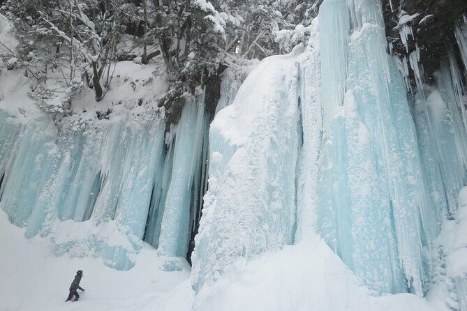 Frozen fall trekking - From Hida-Osaka Station to the First Snow-Covered Steps