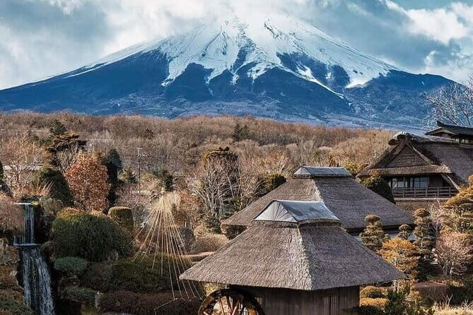 Fuji and Lake Kawaguchi Tour - Stop 4: Lake Ashinoko and the Pirate Boat Area