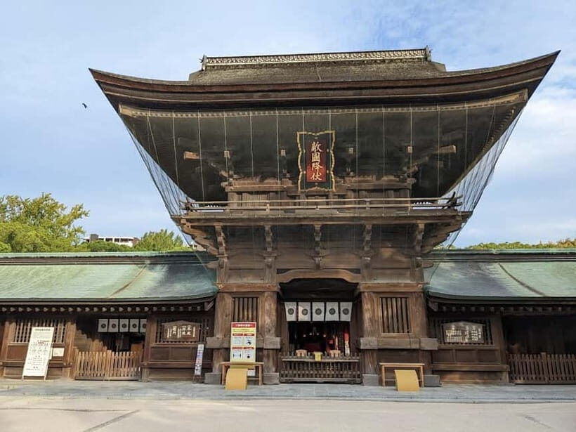 Fukuoka Cultural Walk: Castle, Shrines, Temples & Tales - Getting around during the tour: walking first, then taxis or transit at your expense