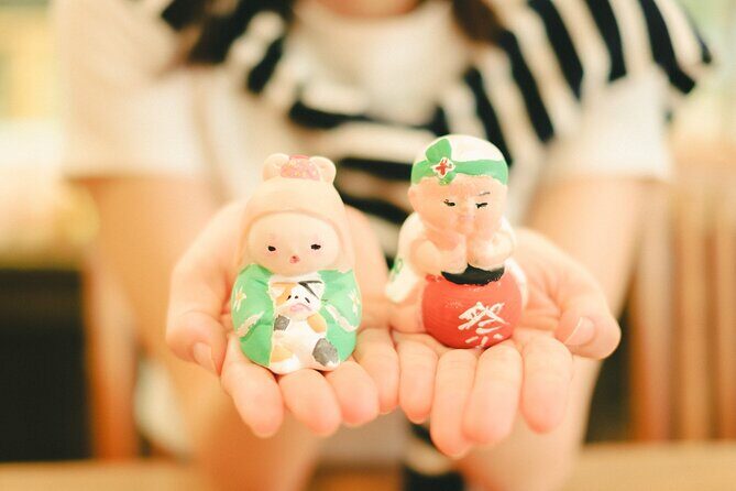 Fukuoka: Hakata Doll Colorful Painting Shared Activity - Small group size: 10 people changes the whole feel