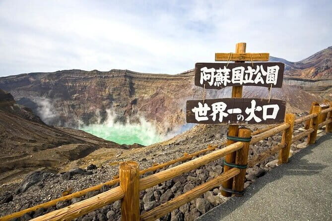 Fukuoka: Mount Aso Volcano, Kumamoto Castle, Grasslands Day Tour - A Hakata-to-Kumamoto Castle kickoff that actually feels efficient