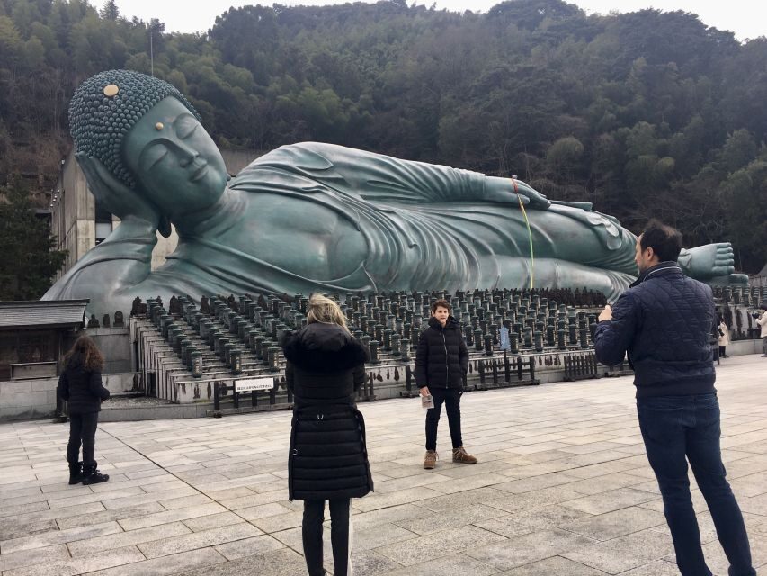 Fukuoka: Private Walking Tour with Local Guide - Ohori Park and Fukuoka Castle Ruins: a calm start with real city meaning