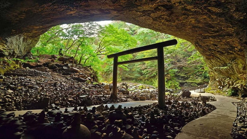 Fukuoka: Takachiho Gorge, Amano Iwato & Scenic Train Tour - Takachiho Gorge: basalt walls, Manai Falls, and a real walk