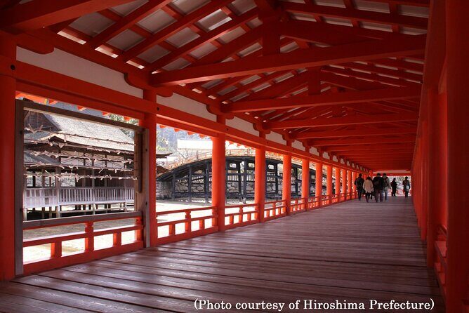 Full Day Hiroshima and Miyajima Bus Tour from Hiroshima - Itsukushima Shrine: what you’re actually seeing in that UNESCO hour