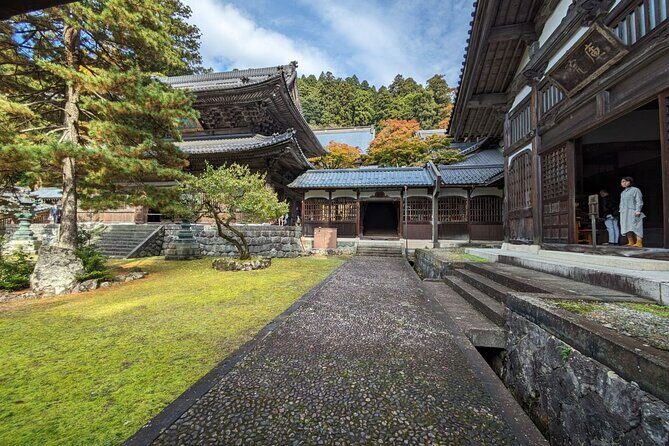 Full Day Tour Eiheiji Buddhist Temple and Fukui City Castle Town - Zuigenji Cemetery: The Castle-Era Twist Most People Miss