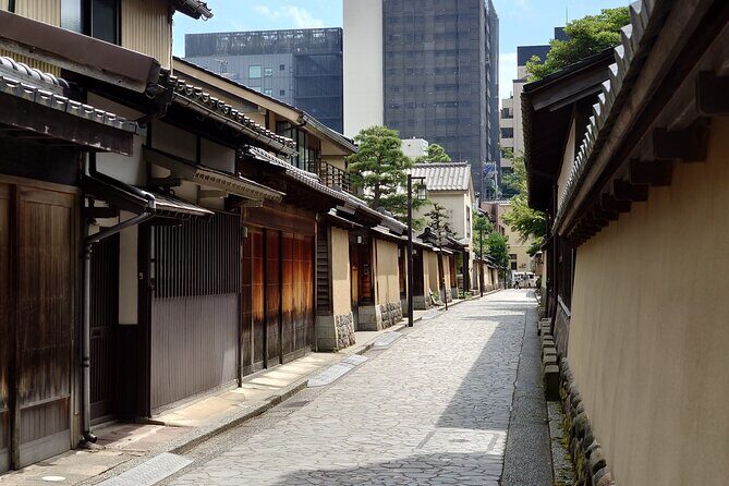 Full-Day Tour from Kanazawa: Samurai, Matcha, Gardens and Geisha - Matcha at Gyokusen-an: a tea break with garden focus