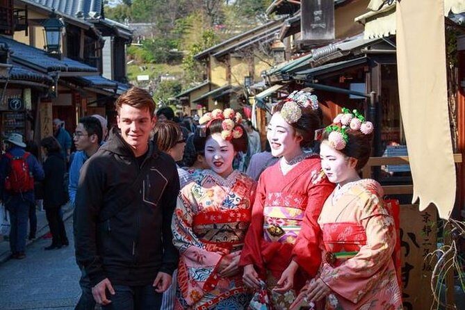 Gion and Fushimi Inari Shrine Kyoto Highlights with Government-Licensed Guide - How this Gion and Fushimi Inari evening tour actually feels on the ground
