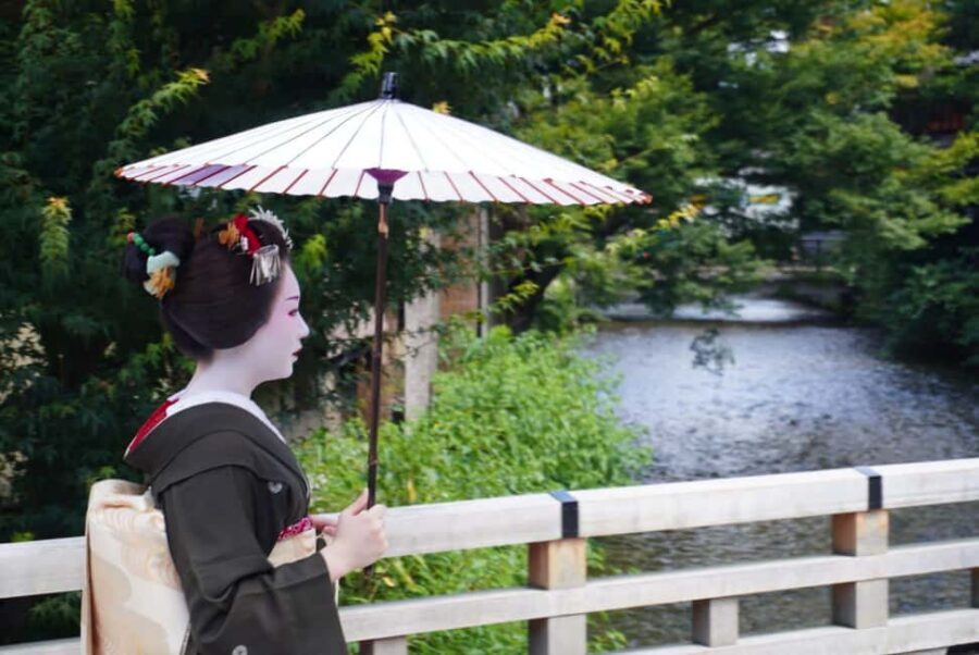 Gion at Night: Secrets and Legends of the Geishas - Tatsumi Bridge: the photo stop that’s also a lesson