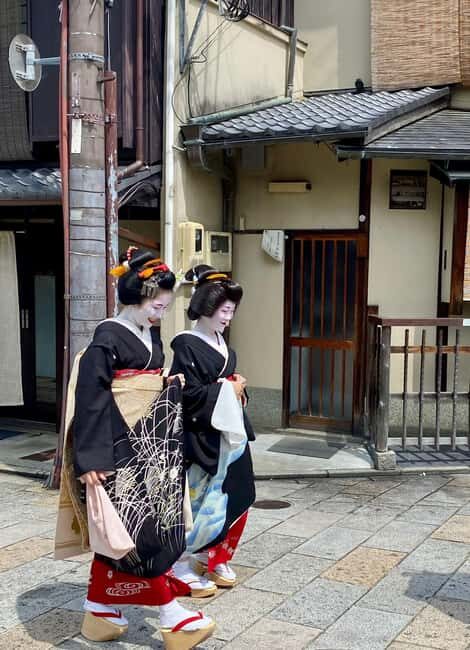 Gion at Night: Secrets and Legends of the Geishas - Where you start: Kyōto Minami-za at night