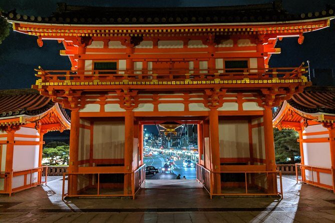 Gion Night Walking Tour - Yasaka Shrine Lantern Light and a Prayer for Good Fortune