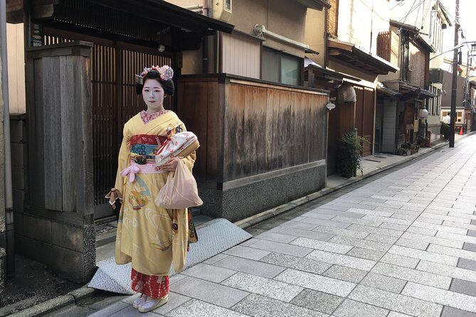 Gion Night Walking Tour - A Quick Zen Buddhism Stop to Slow Things Down