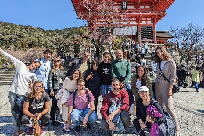 Gion Nocturno: Secretos y Leyendas de las Geishas - Small-group pacing and mobile ticket: how the tour runs in practice