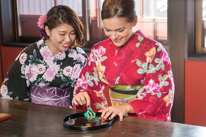 Gold Leaf Crafting in Higashi Chaya District, Kanazawa - Step-by-Step: From Adhesive to Gold Leaf to Topcoat