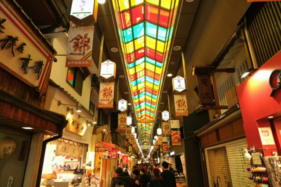 Golden Pavilion, Nijo Castle, & Nishiki Market Half day tour - Finding Roberto on the Day: The Little Details That Matter