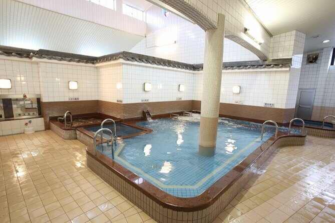 Guide tour of Japanese bathing culture at Funaoka Onsen - Your guide, the language reality, and small-group focus