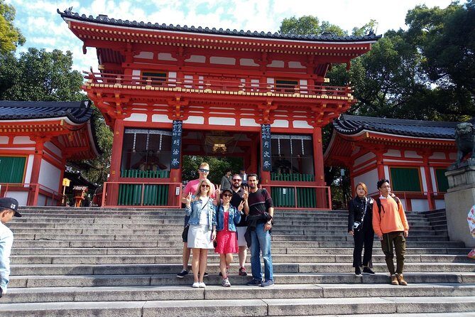 Guided Gion Tour: Explore Kyoto’s Historic Geisha District - Yasaka Shrine and Maruyama Park: photos, festivals, and a breather
