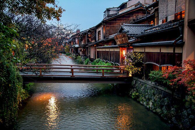 Guided Gion Tour: Explore Kyoto’s Historic Geisha District - How the guide shapes the experience (Ahmed Abu Tayeh, Ahmed, Mat)