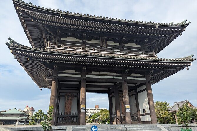 Guided Tour of Nagoya by Car - Entering Nagoya Castle: the shiny icon you can’t ignore