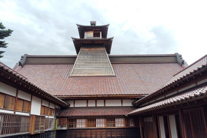 Hakodate: Goryokaku Star Fort & Tower Guided History Tour - What the 2 hours 30 minutes feels like in real life