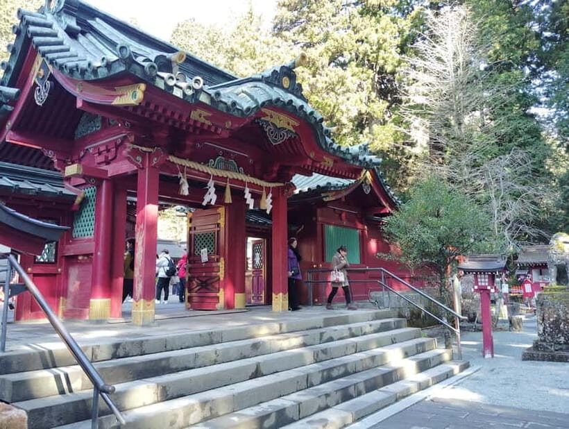 Hakone Adventure: Explore Nature’s Beauty and Tranquility - Lake Ashi cruise with torii gates: where the day can turn magical