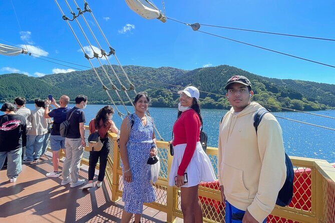 Hakone Full Day Tour with Guide and Vehicle - The smooth morning flow: Lake Ashinoko and Hakone Shrine