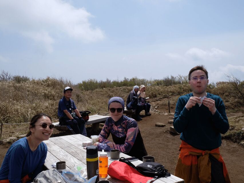 Hakone: Traverse the Hakone Caldera and Enjoy Onsen - Lunch in Hakone: what’s provided and how to plan your energy