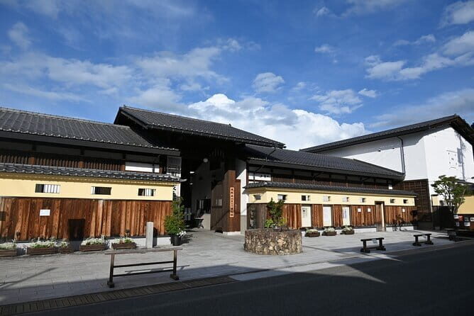 Half Day Walking Tour Takayama’s Hidden Gems and Temple Walk - The Higashiyama Walking Course: Temples, Shrines, and Lord Kanamori’s Influence