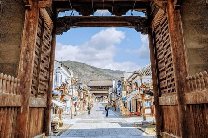 Half-Day Zenkoji Tour with Tea Experience - Stop 1: Ogawanoshodaimonten for Oyaki and Sake Tasting