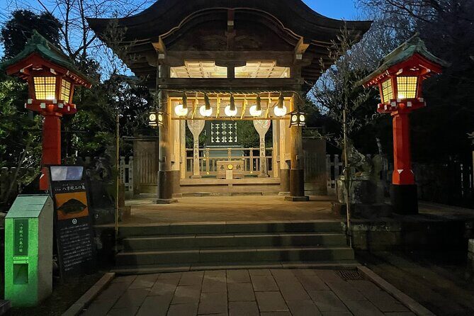 Hiking Tour in Enoshima with a Local Guide - The main shrine stop: Omikuji fortune paper and praying