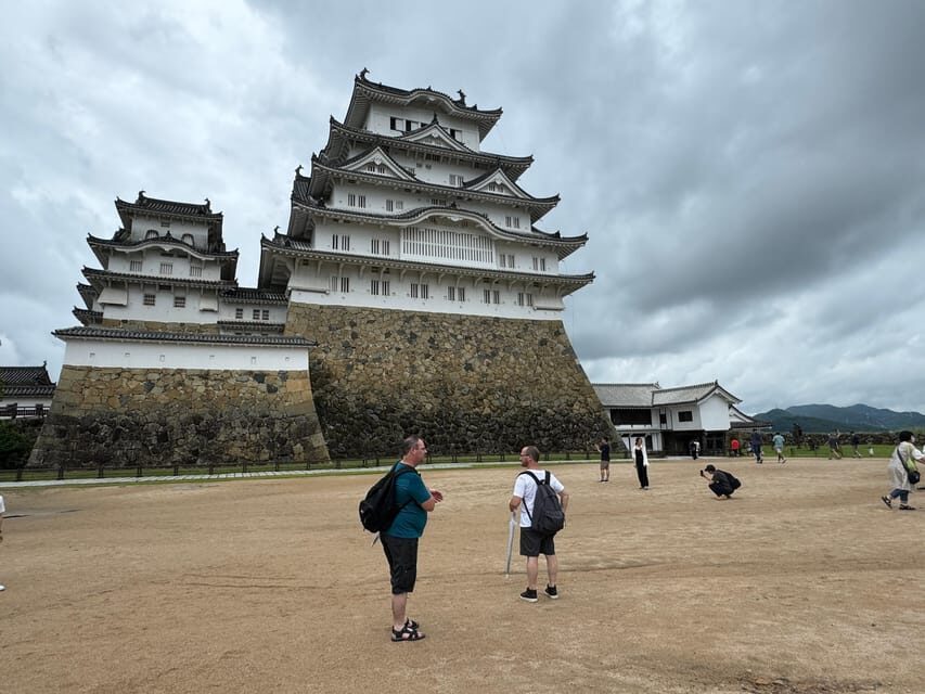 Himeji: Himeji Castle & Kokoen Garden 3.5-Hour Guided Tour - Timing and pacing: 2 hours castle, 1 hour garden