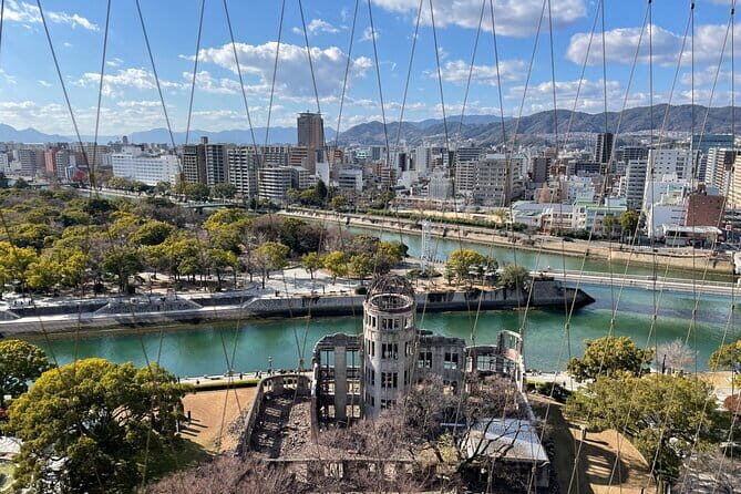 Hiroshima and Miyajima Day Trip with Itsukushima Shrine & Ferry - The guide and the bilingual setup: how to get full value