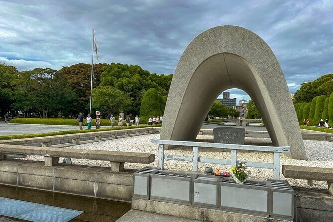 Hiroshima and Miyajima Day Trip with Itsukushima Shrine & Ferry - Itsukushima Shrine: where the torii seems to float